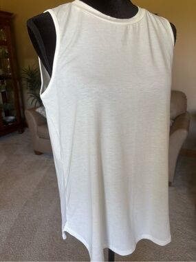 Women's Sleeveless Crewneck Tank Top - Off White M